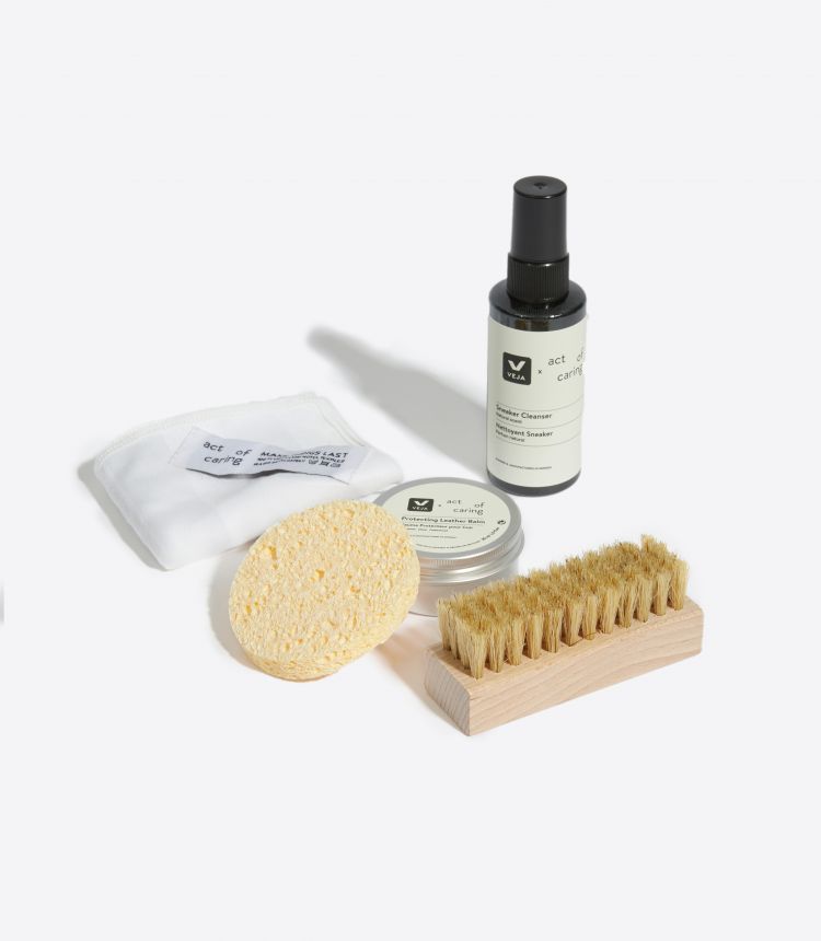 SNEAKER CARE KIT VEJA X ACT OF CARING 