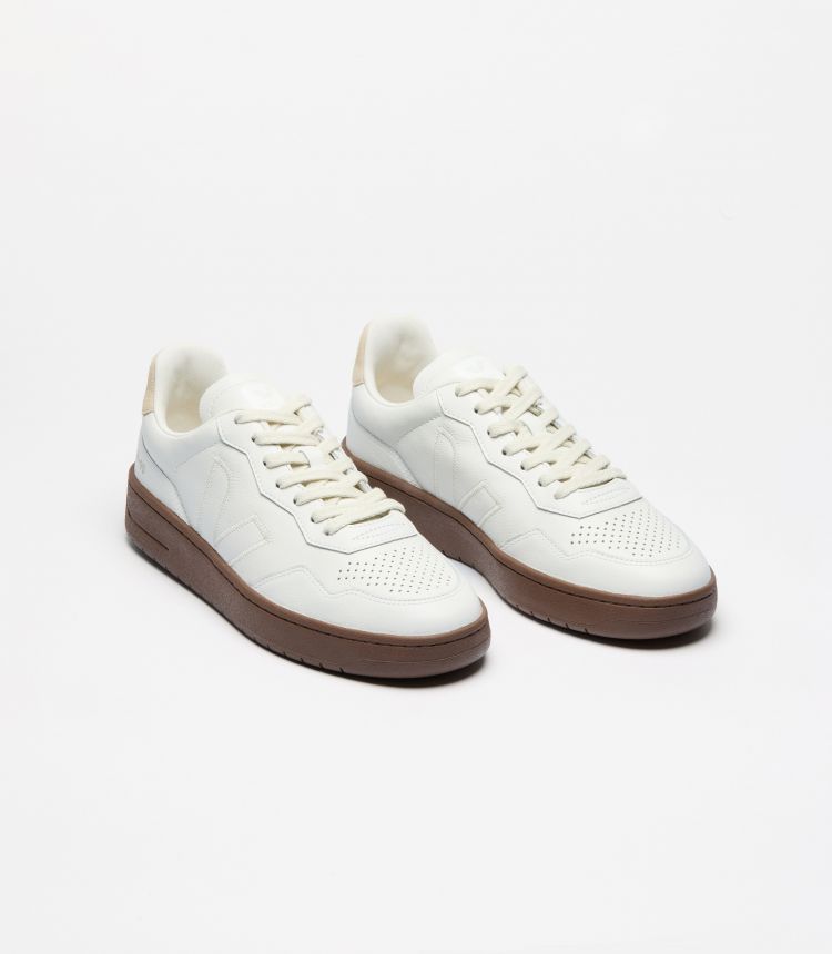 V-90 LEATHER WHITE PIERRE ALMOND